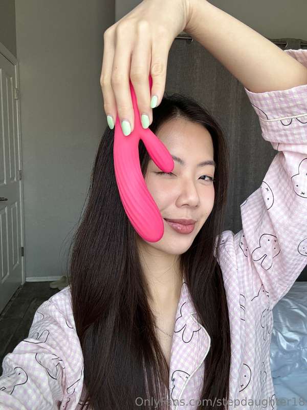 🚨 SHE'S NEW TO OF! 🚨 so cute and naughty at the same time, i.. 3