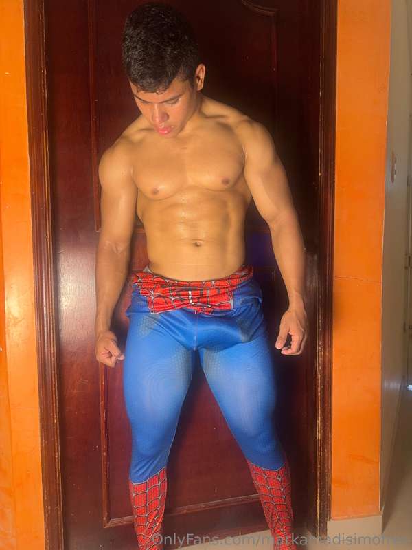 Spiderman aveces se tiene que quitar el traje y relajarse, s..