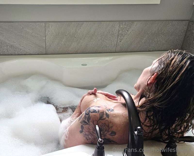 Enjoying an extra fun bubble bath. There is plenty of room f.. 1