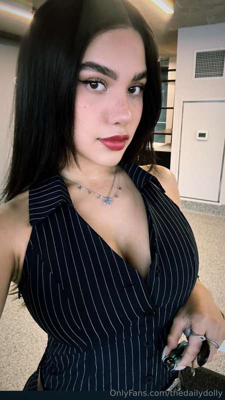 Your hot business gf 🙈