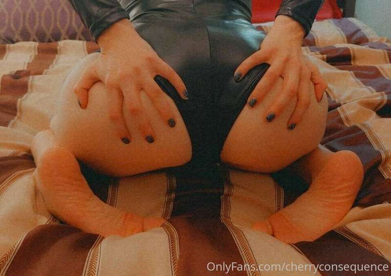 Back to Tushie Tuesday today =D thanks to @cedareyes for the..