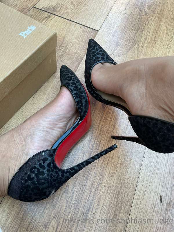 Would you sniff them after I wore them all day? 😈😈
