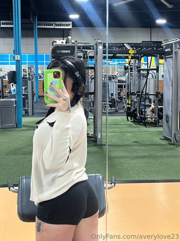 booty poppin’!!🍑🍑🍑