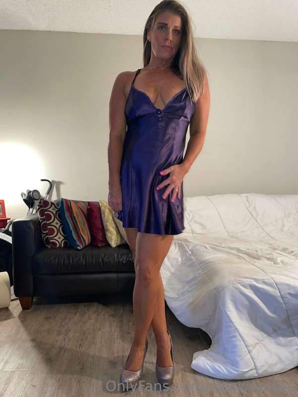 How do I look in satin 💋 be honest ? 4