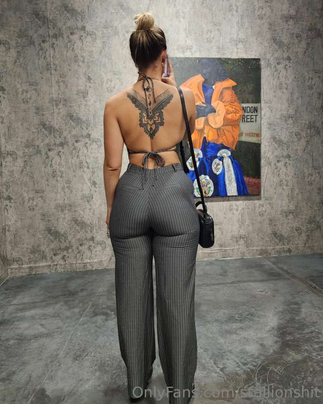 What a work of art 😮‍💨   Oh, yeah! That's a good painting to..