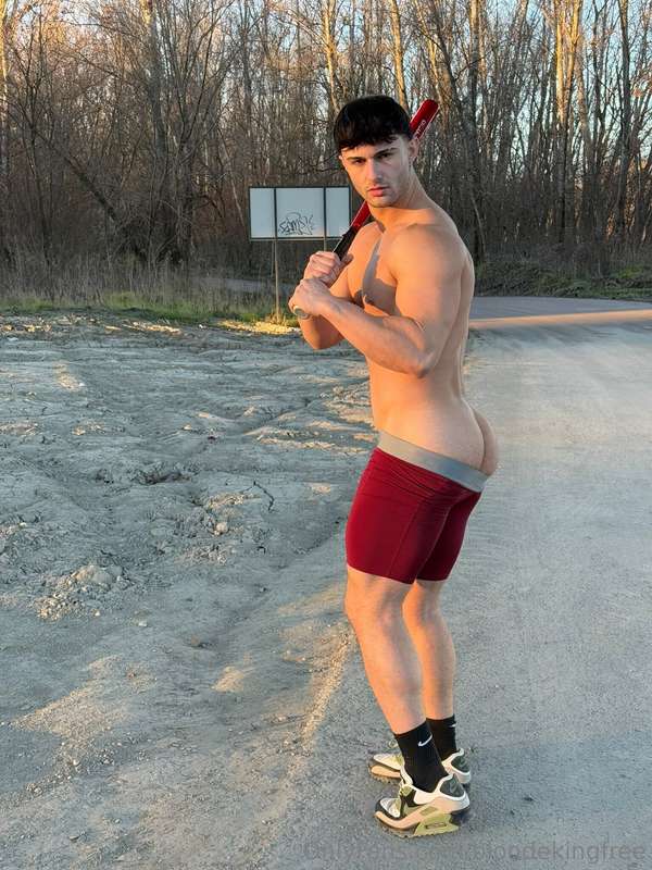 French guys do it better @misterbatmanx ?! 🇫🇷 Do you want to.. 1