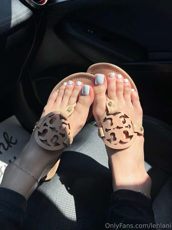 New toes 🩷 gotta go white at least once for the summer 😘 8