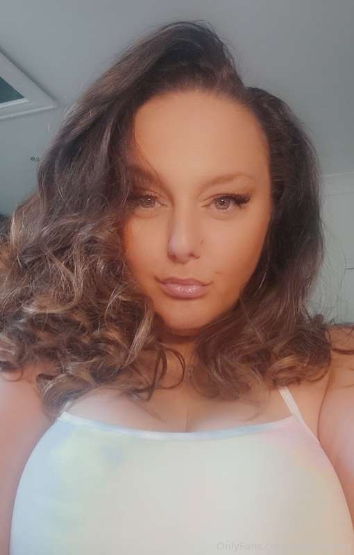 Look at me wearing clothes 😯  Would you still? 😜