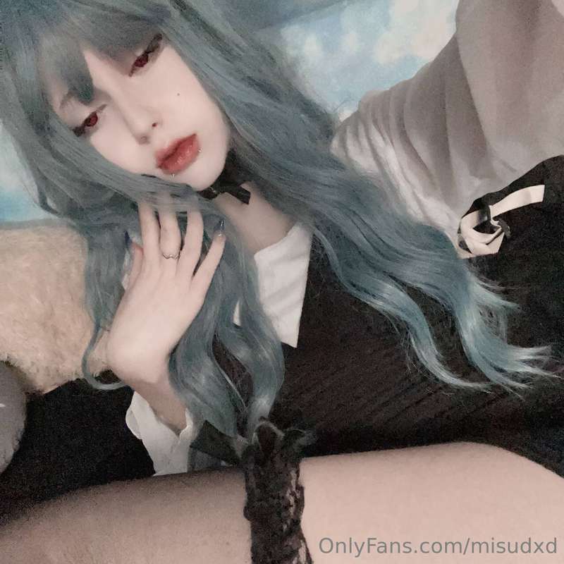Be honest—do you prefer me in dresses or something bold? 😏 >.. 3