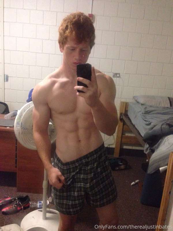 Stripping in my dorm while my roommate is asleep 😈 2