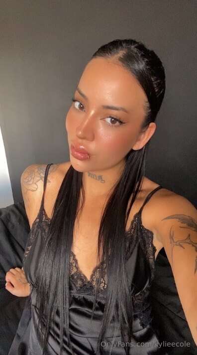 Wrapped in black and ready for mischief… Let’s heat things u..