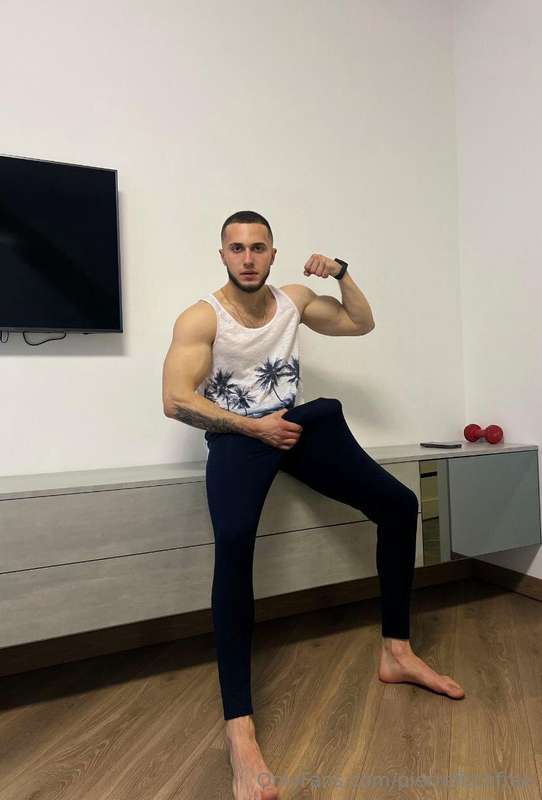 🔞 @Brian_Griffin 🔞Everybody check out my friend Brian Griffi.. 1
