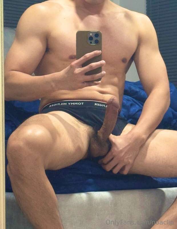 지금 너무 꼴려 🔥 내앞에서 무릎 꿇고 고추 빨아주면 좋겠다  2