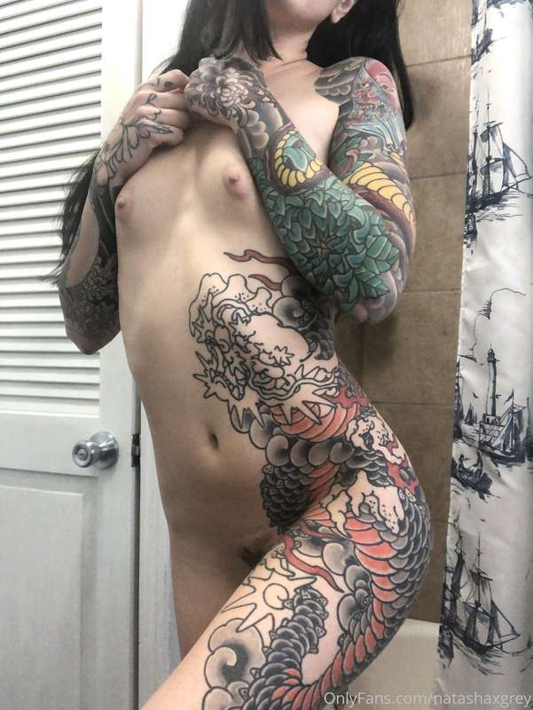 the last nude pics of my dragon tattoo before I got it worke.. 1