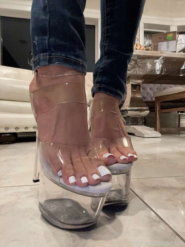 Feet crafted by heaven 😜🌸🕊 2
