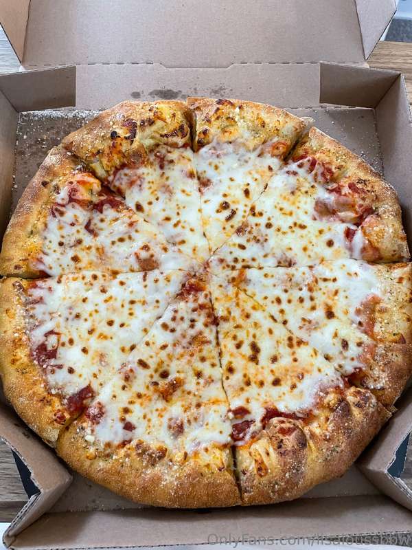 I’m trying Dominoes new stuffed crust pizza tonight, I LOVEE.. 1