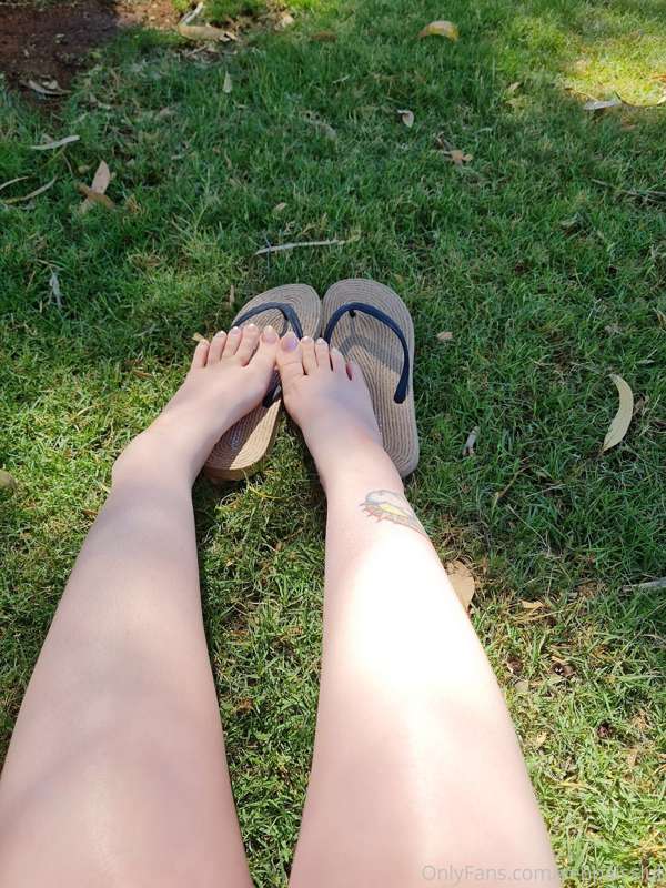 New flip flops bought for me by my slave 😍 thank you cutie ♡ 5