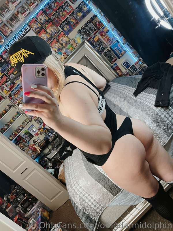 Cheeky dolphin 🍑🐬 1