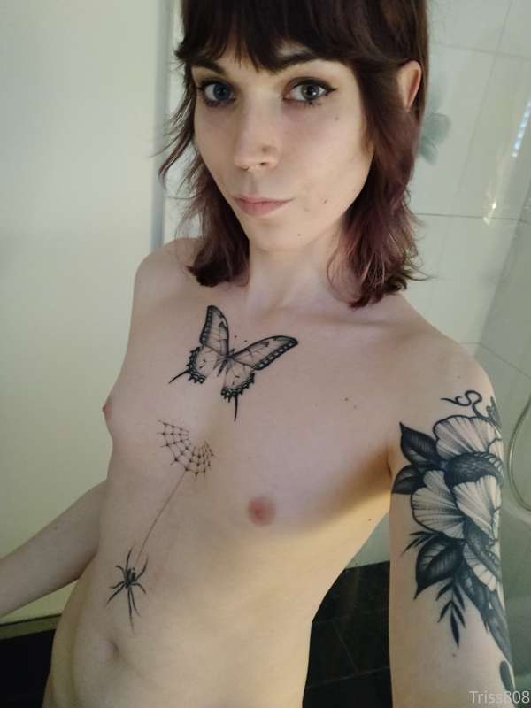 Hii :)

Just wanted to show my new haircut ;3 

I don't wear.. 4