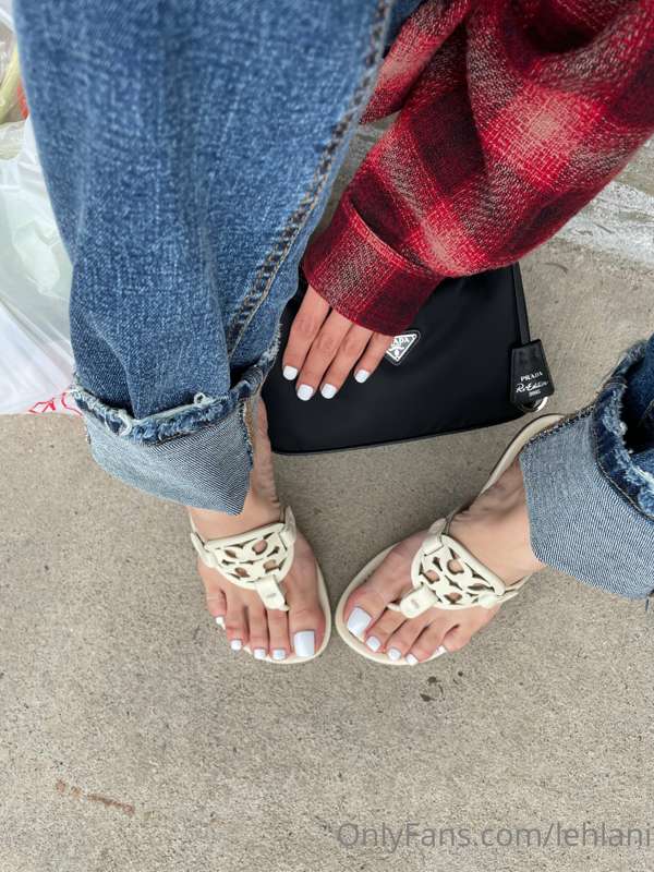 Suprise pedi is White 🤍 4