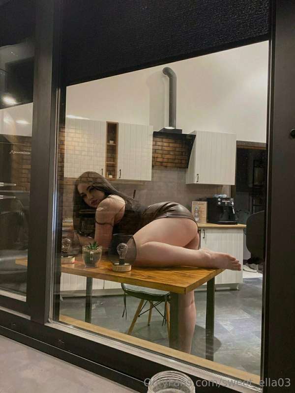 Honey, would you like to check out this table with me?