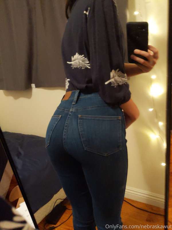 Hope these two hot little photosets are enough to tide yall .. 11