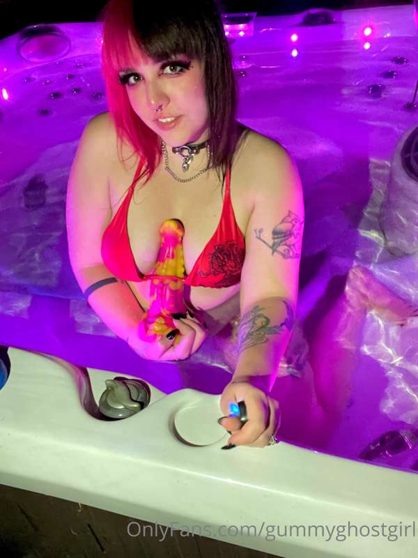 Uh oh, there’s tentacles in the hot tub 😱🦑 1
