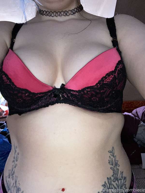 Trying to decide which of my old bras I should ditch...💖 wha.. 7