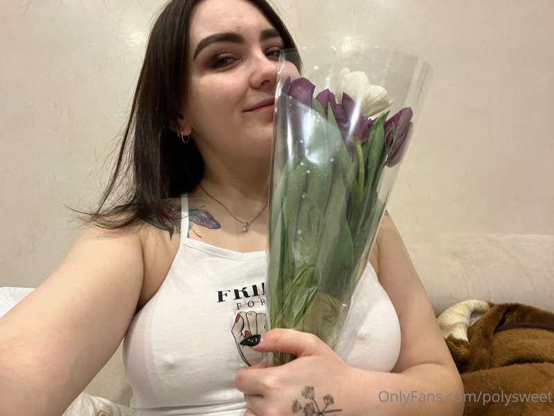 Happy Valentine's Day, my beloved! I want to say: love yours..