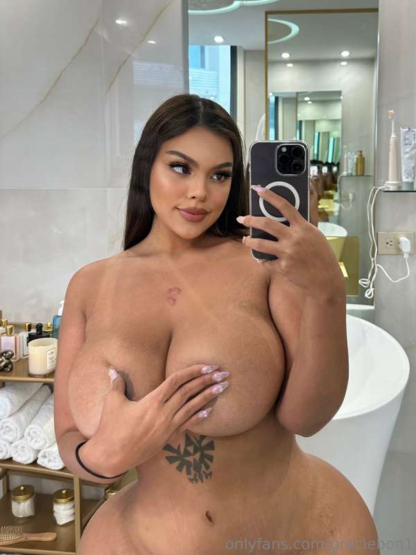 envíame un DM si te gustaría cogerme🤤🤤🤤 @graciebon1