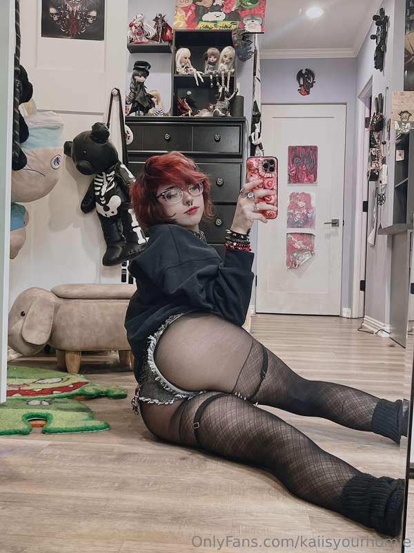hi guys here's a little snack to hold u off.. last pic is me..