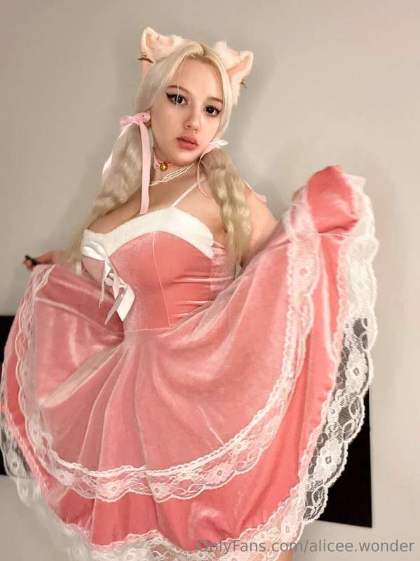 Meow 😘 Your cute kitty wants to play, will you keep me compa.. 2