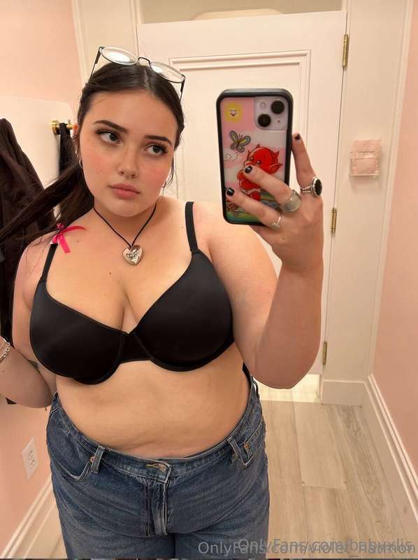 free curvy cutie!! 🐰💘 @violet_harmon
