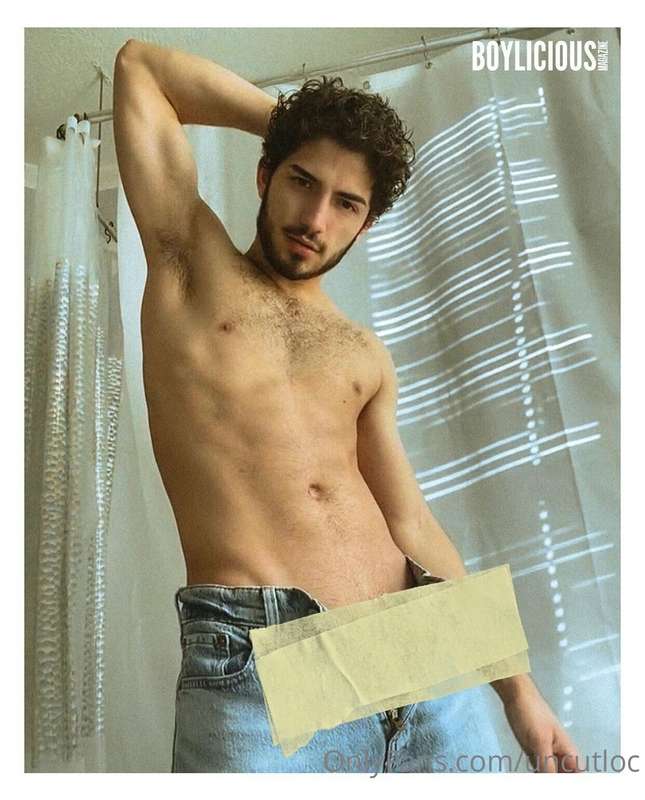 here’s a little photoshoot i did with BoyliciousMag from twi.. 4