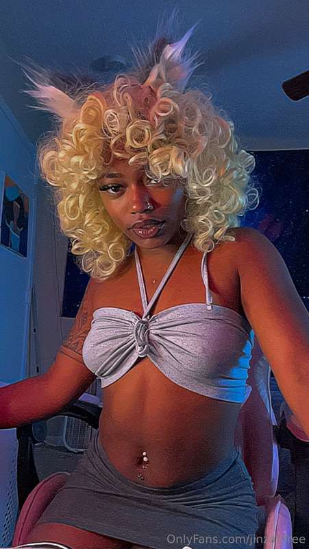 Foxy lil pussy 🦊 Fuck machine + Rose 🌹 = Squirttttt💦💦