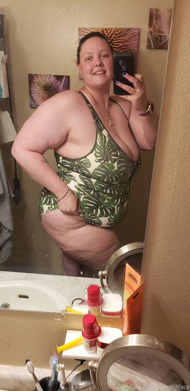 Yesterday was so hot I spent it in my swimsuit 🤣