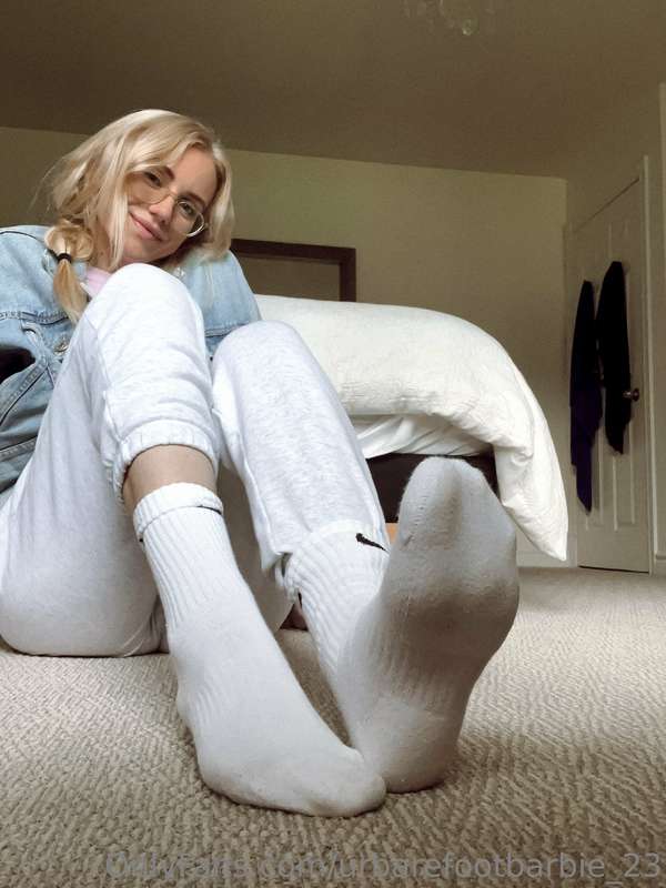 Who likes a good pair of athletic socks after a lonnngg day?.. 1