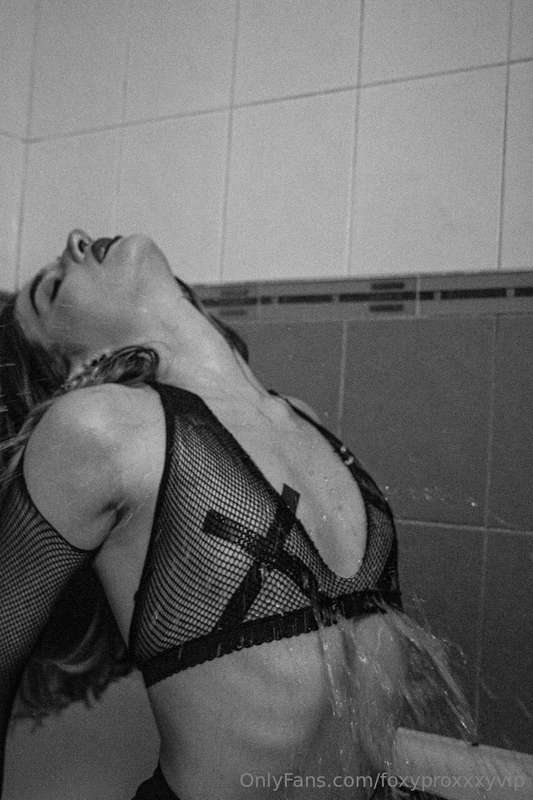 I love shower photo sessions🚿🔥 It's always so hot, I feel li..