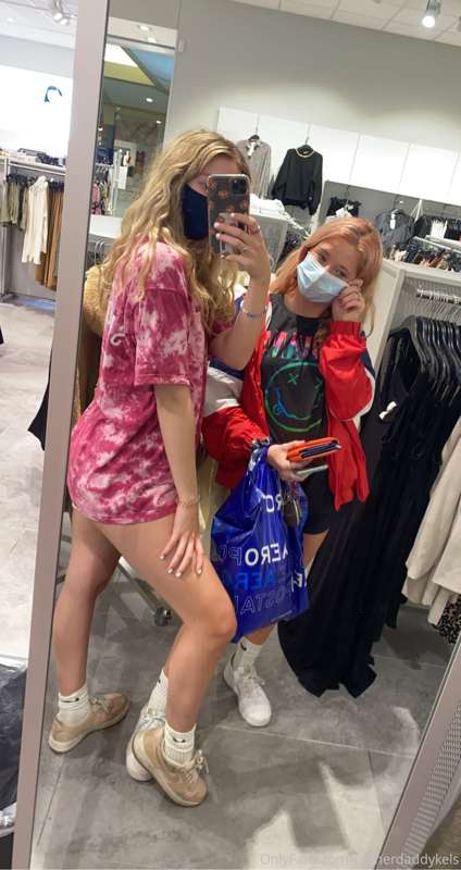 @callhersierra and I are going live tonight at 8 pm EST 😼😼 d.. 2