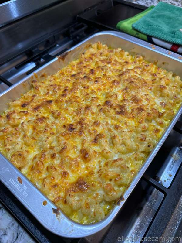 made baked + layered mac & cheese tonight 🤤 swipe for the ch..