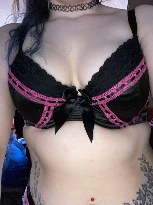 Trying to decide which of my old bras I should ditch...💖 wha.. 9
