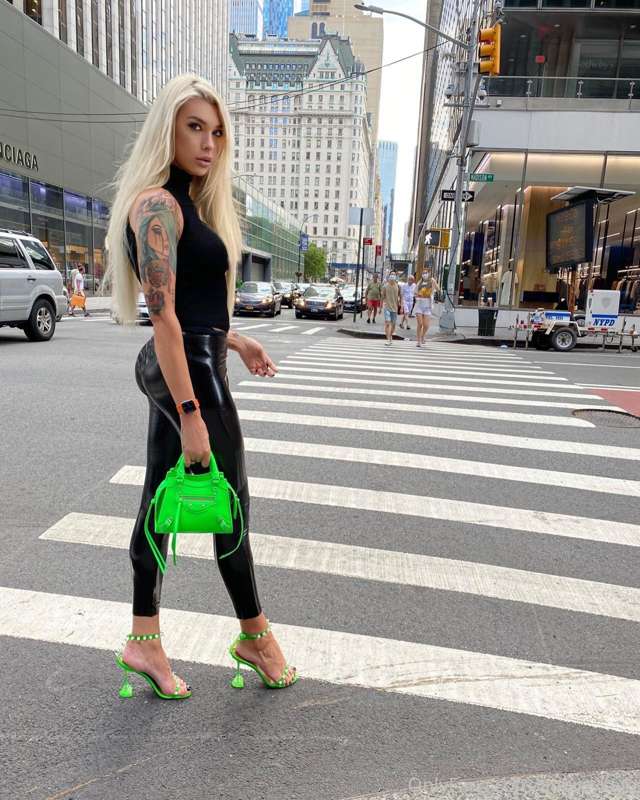 💚 Follow Me...? 💚