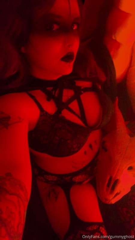 Join my gummy cult 💋 20