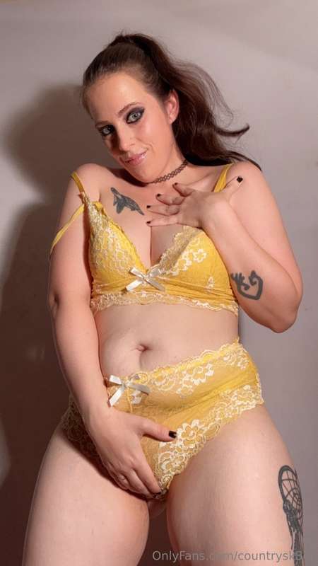 Just cause I love yellow (; 21