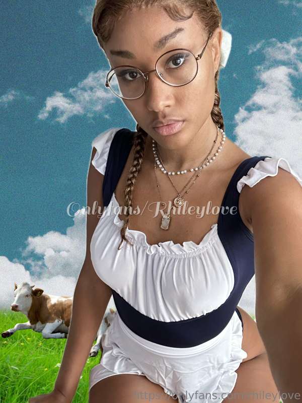 A cumbucket milkmaid is what i am. Here to milk your dick. 🥛