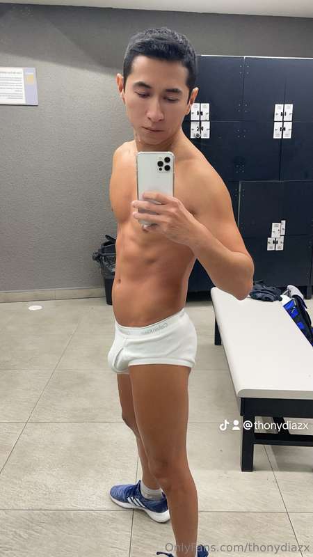Briefs in the gym  6