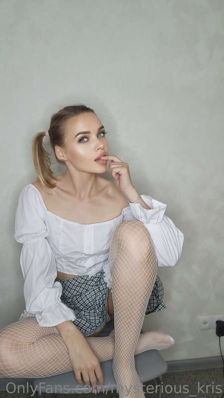𝑯𝒆𝒍𝒍𝒐 𝒆𝒗𝒆𝒓𝒚𝒐𝒏𝒆, 𝑰 𝒄𝒐𝒏𝒈𝒓𝒂𝒕𝒖𝒍𝒂𝒕𝒆 𝒚𝒐𝒖 𝒐𝒏 𝒕𝒉𝒆 𝒎𝒊𝒅𝒅𝒍𝒆 𝒐𝒇 𝒕𝒉𝒆 𝒘𝒆𝒆𝒌.. 1