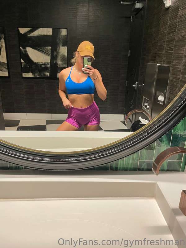 Taking risks at the gym and took these vids of me flashing a..