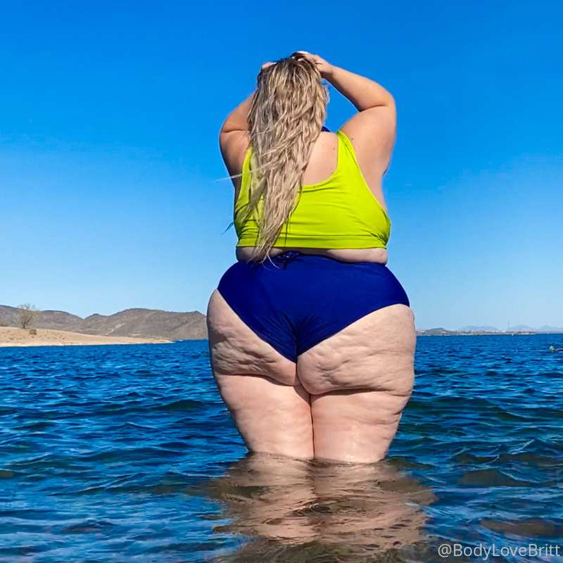 Played at the lake today! Here are some photos of my time 😛👙.. 5