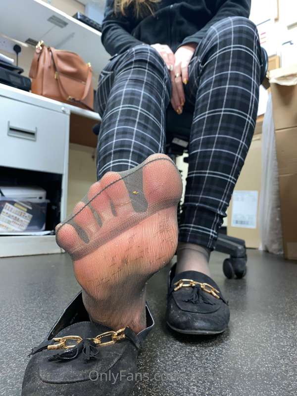 Smell those sweaty nylons … 😏